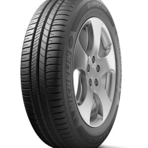 Pneu Michelin Energy neuf sur fond blanc